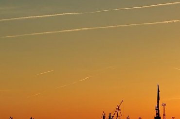 Lecą żurawie ...
STOP! Niech no który spróbuje się od ziemi oderwać ! ...
Wszystkie żurawie do roboty !
... a latać sobie mogą samoloty #zachód #sunset #port #żuraw
