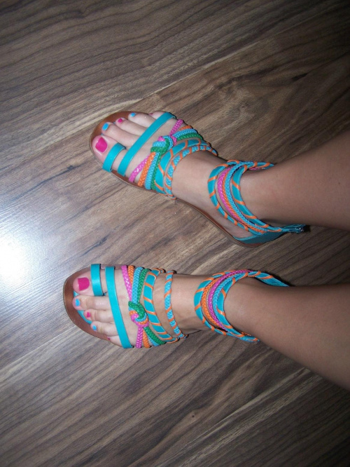 ...do tego coś kolorowego... #stopy #sandały #kolory