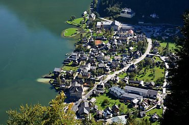 Austria .... Hallstatt z lotu ptaka ... #Austria #Hallstatt #panorama #widok #zabytki #woda #zwiedzanie #CZARNYRYCERZ