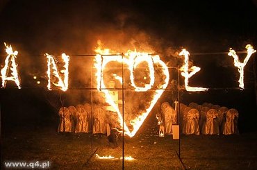 PŁONĄCY NAPIS #AniołyNaSzczudłach #AniołyNaŚlub #BańkiMydlane #fotoanimator #PłonącyNapis #szczudlarze