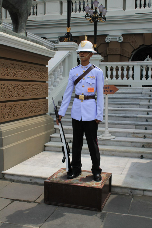 Ochrona na terenie Wielkiego Pałacu w Bangkoku #Tajlandia #Bangkok