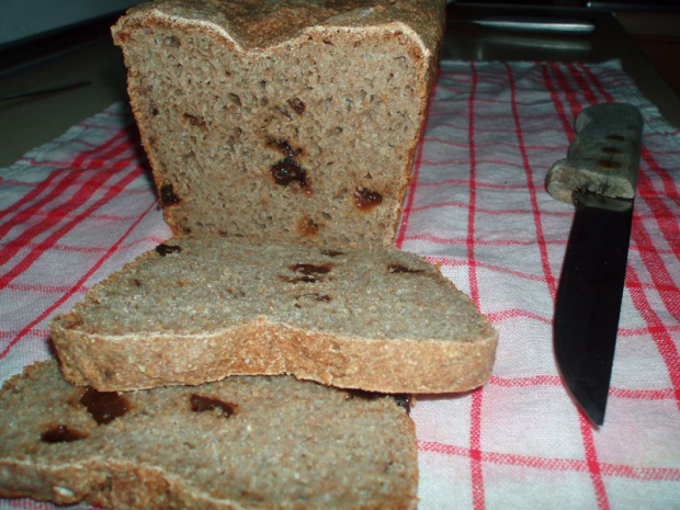 Chleb 100% żytni na zakwasie z suszonymi śliwkami